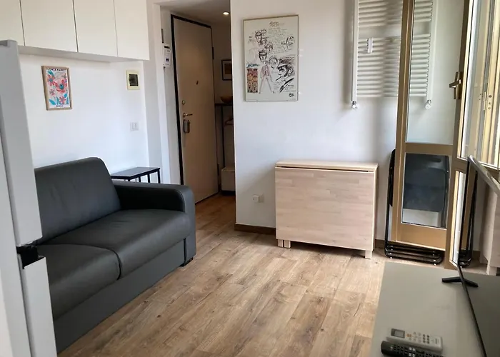 Daire Monolocale Con Ampio Terrazzo Milano