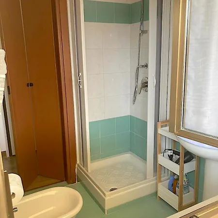 Monolocale Con Ampio Terrazzo 아파트 *