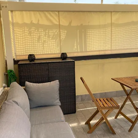 Monolocale Con Ampio Terrazzo 밀라노