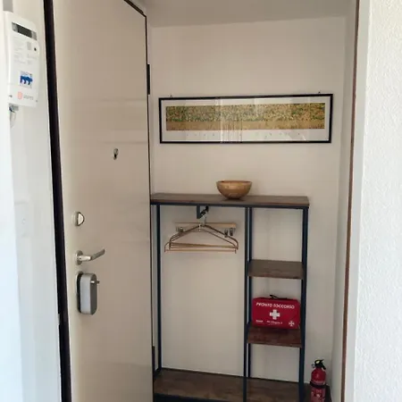 Monolocale Con Ampio Terrazzo 아파트