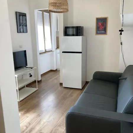 Monolocale Con Ampio Terrazzo Διαμέρισμα *