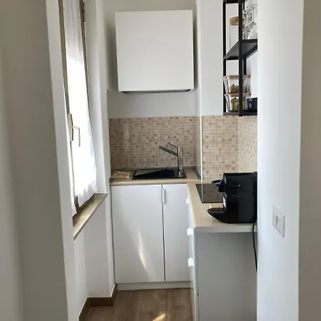 Monolocale Con Ampio Terrazzo 밀라노