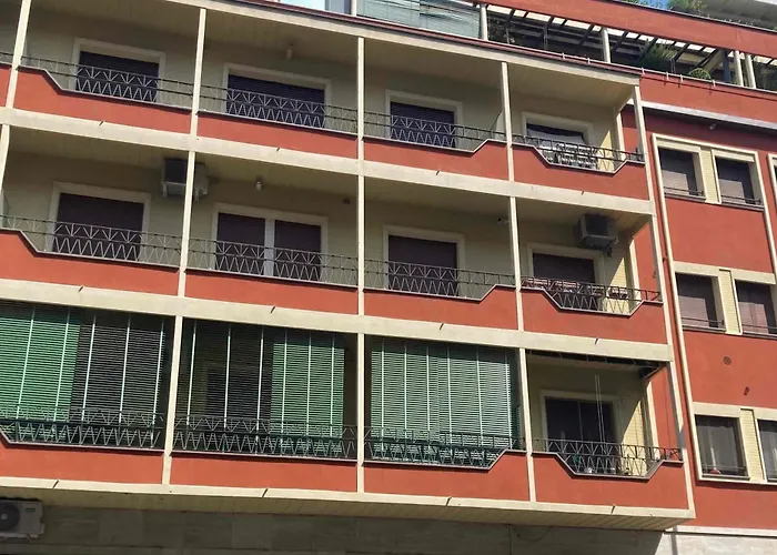 Monolocale Con Ampio Terrazzo * ميلان